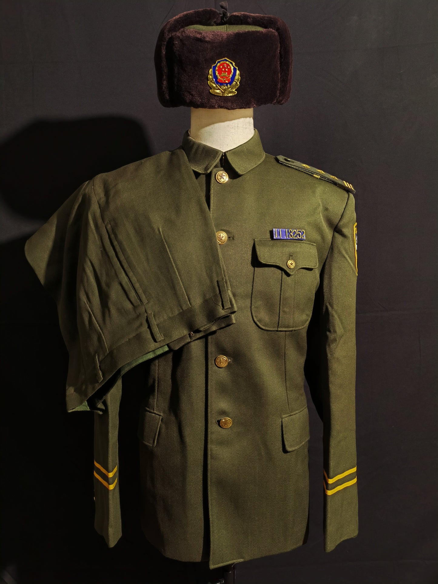 Original Type 95 Police Winter Uniform Set (Wool Gabardine Lapel Jacket, Trousers & Winter Fur Cap, Grade 1 Superintendent)